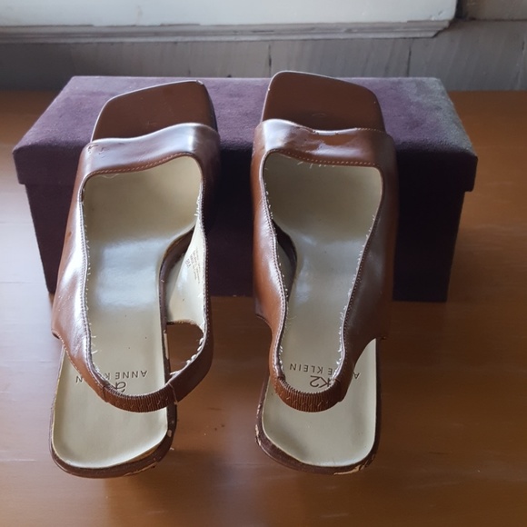 Shoes - Picture 2 of 7